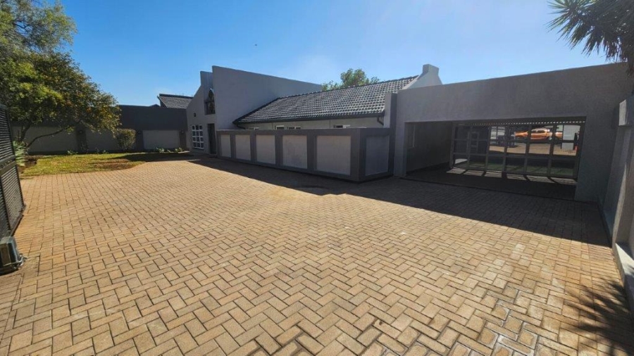 5 Bedroom Property for Sale in Wierda Park Gauteng