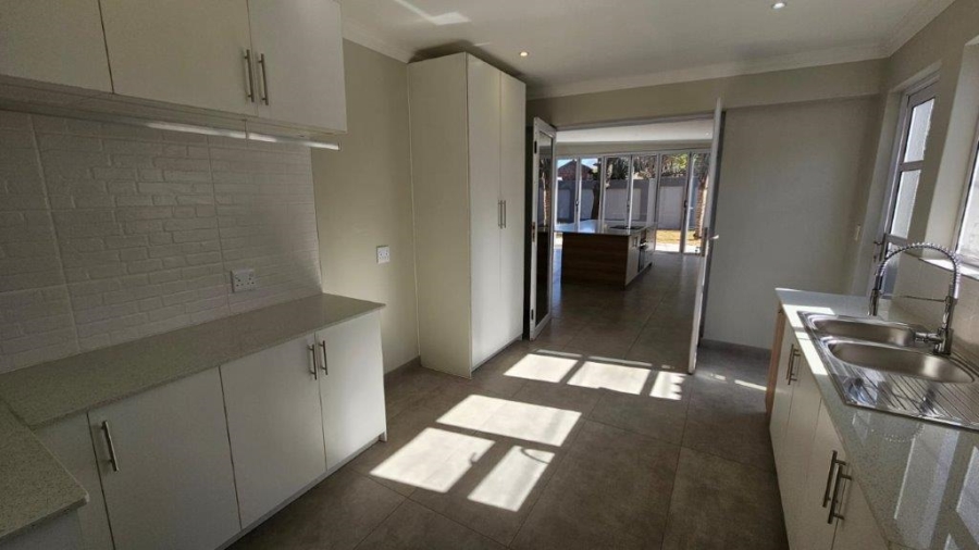 5 Bedroom Property for Sale in Wierda Park Gauteng