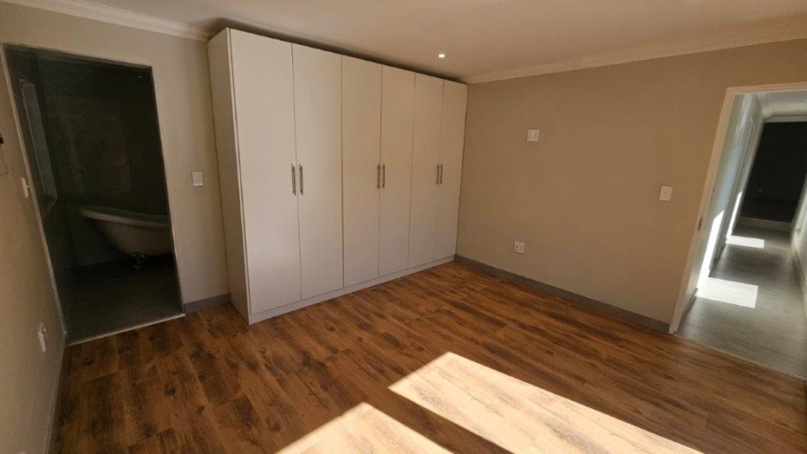5 Bedroom Property for Sale in Wierda Park Gauteng