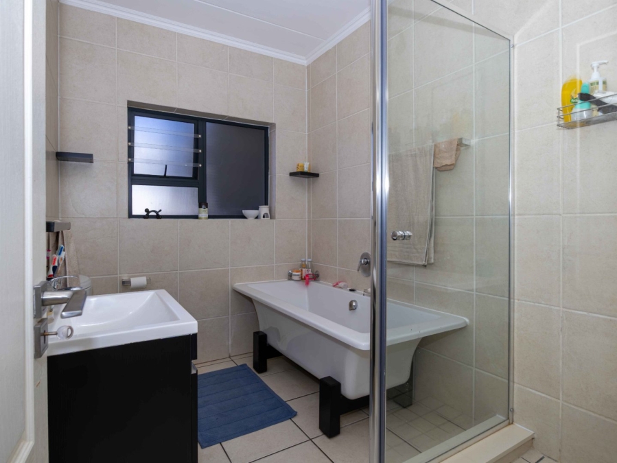 2 Bedroom Property for Sale in Greenstone Hill Gauteng