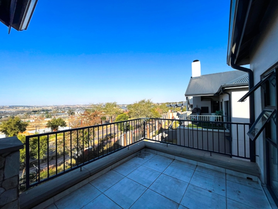 To Let 2 Bedroom Property for Rent in The Polofields Gauteng