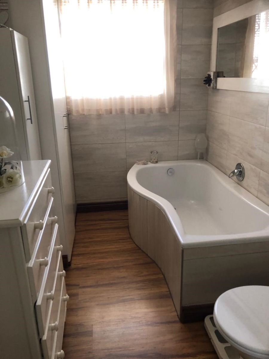 3 Bedroom Property for Sale in Vanderbijlpark SE 2 Gauteng