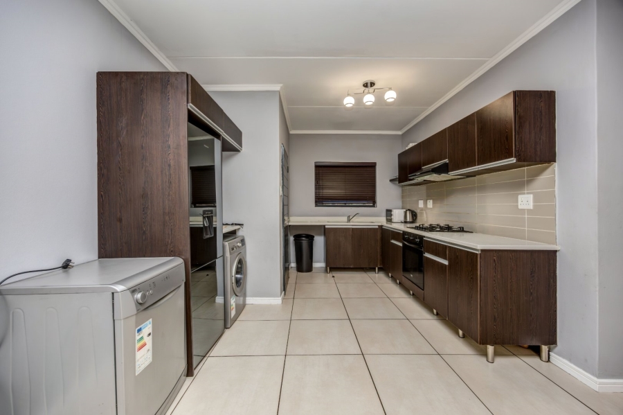 To Let 3 Bedroom Property for Rent in Broadacres Gauteng