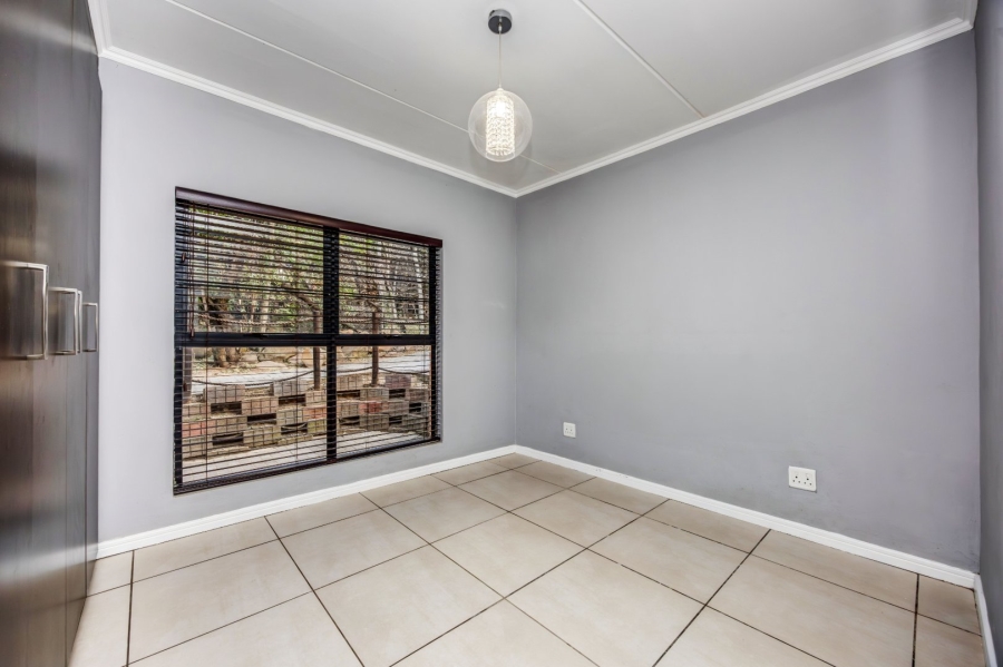To Let 3 Bedroom Property for Rent in Broadacres Gauteng