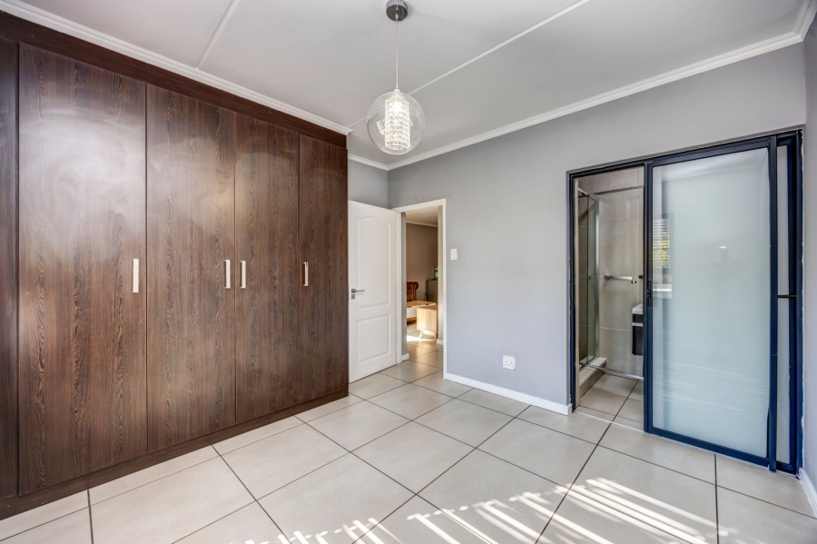 To Let 3 Bedroom Property for Rent in Broadacres Gauteng