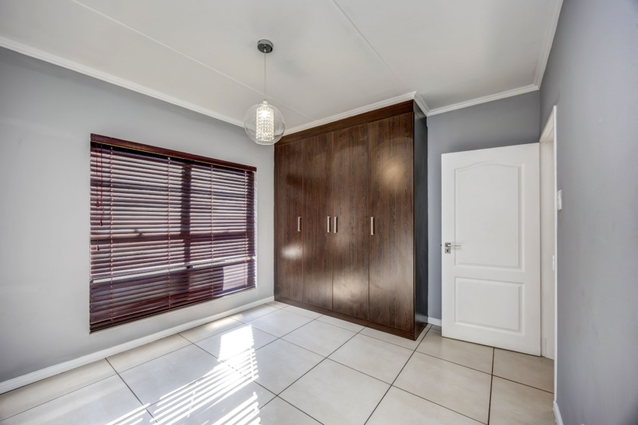 To Let 3 Bedroom Property for Rent in Broadacres Gauteng