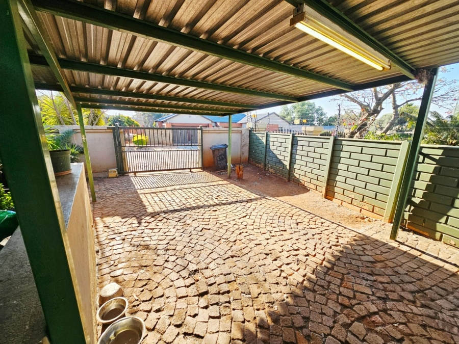 To Let 3 Bedroom Property for Rent in Heuweloord Gauteng