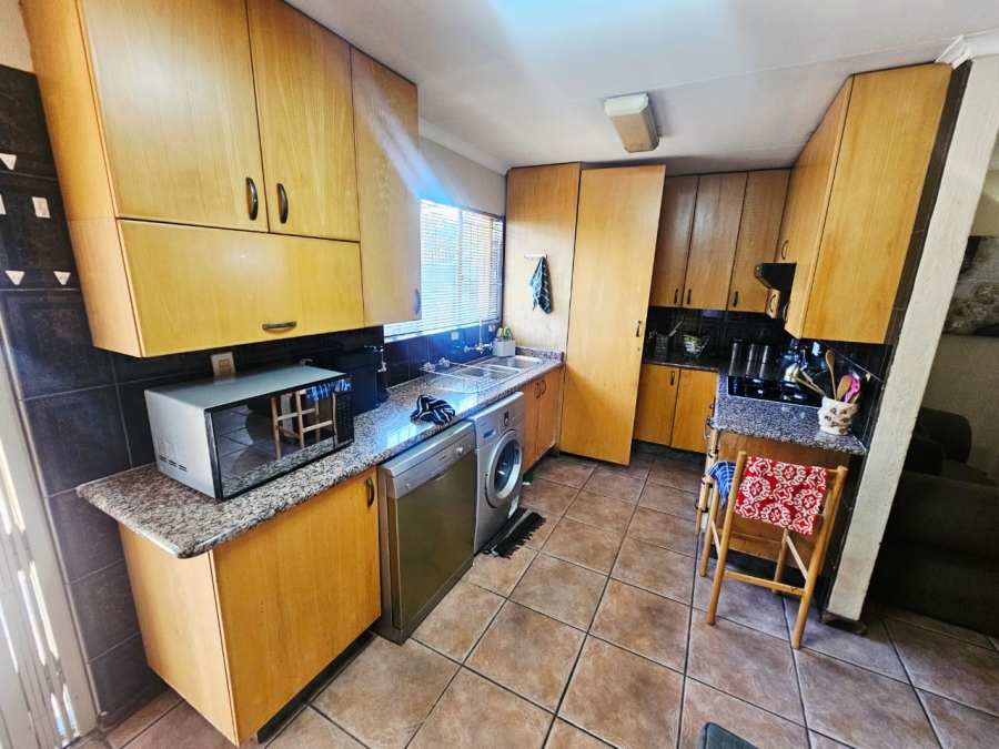 To Let 4 Bedroom Property for Rent in Heuweloord Gauteng