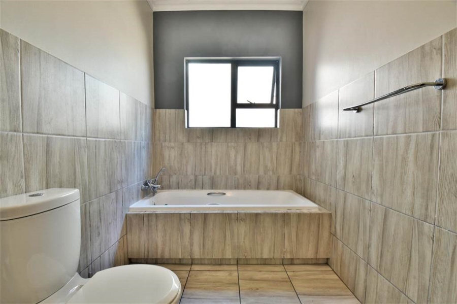 To Let 2 Bedroom Property for Rent in Noordwyk Gauteng