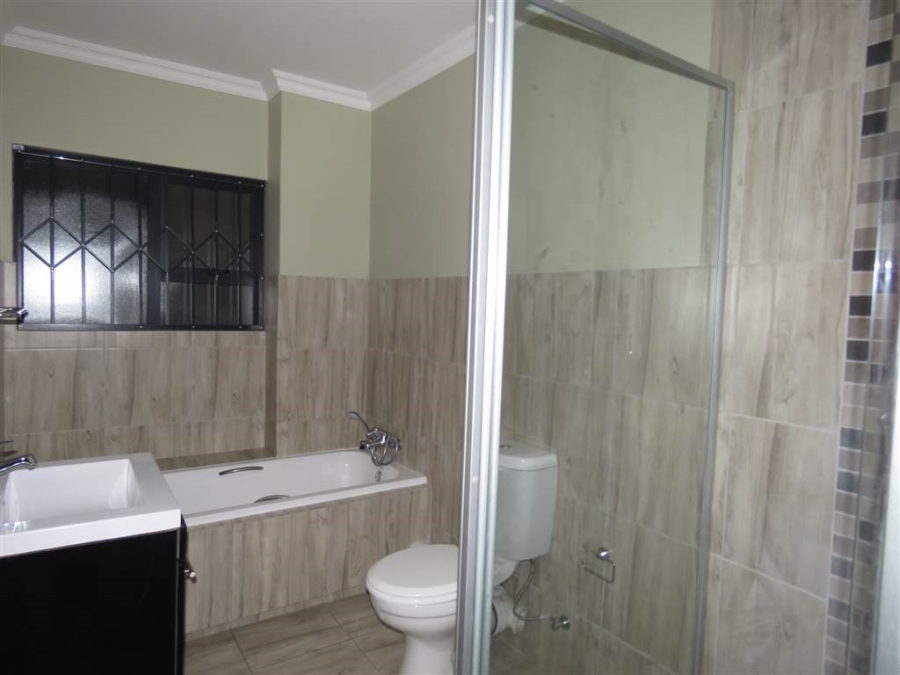 To Let 2 Bedroom Property for Rent in Noordwyk Gauteng
