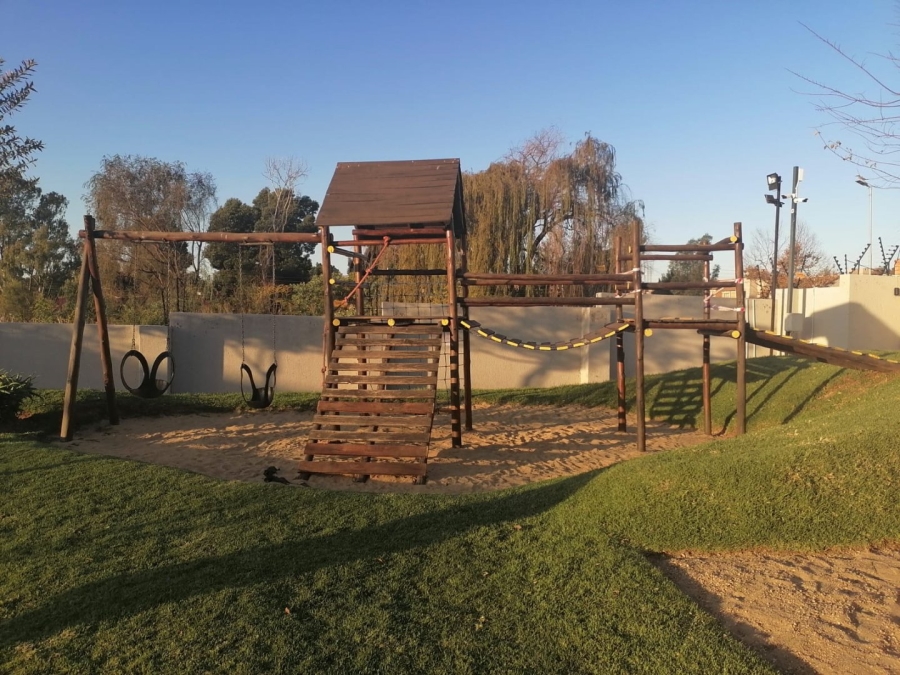 To Let 2 Bedroom Property for Rent in Noordwyk Gauteng