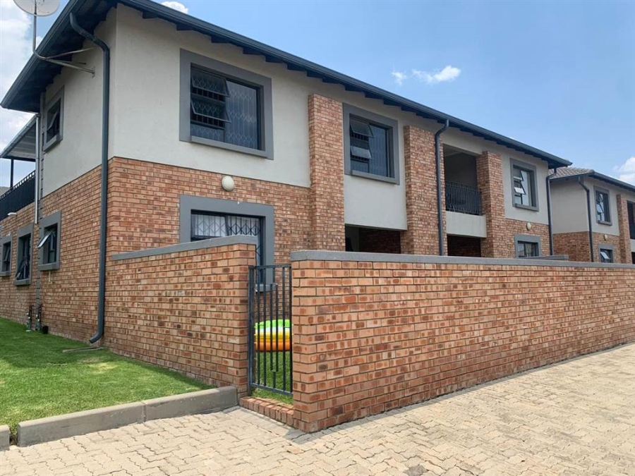 To Let 2 Bedroom Property for Rent in Noordwyk Gauteng