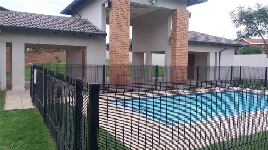 To Let 2 Bedroom Property for Rent in Noordwyk Gauteng