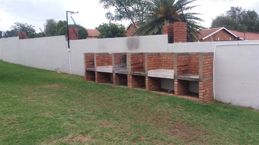 To Let 2 Bedroom Property for Rent in Noordwyk Gauteng