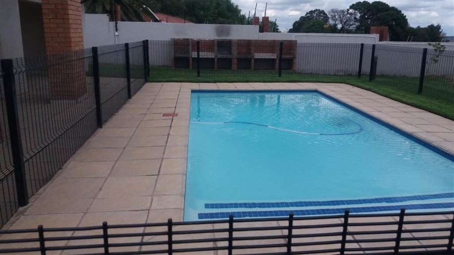 To Let 2 Bedroom Property for Rent in Noordwyk Gauteng