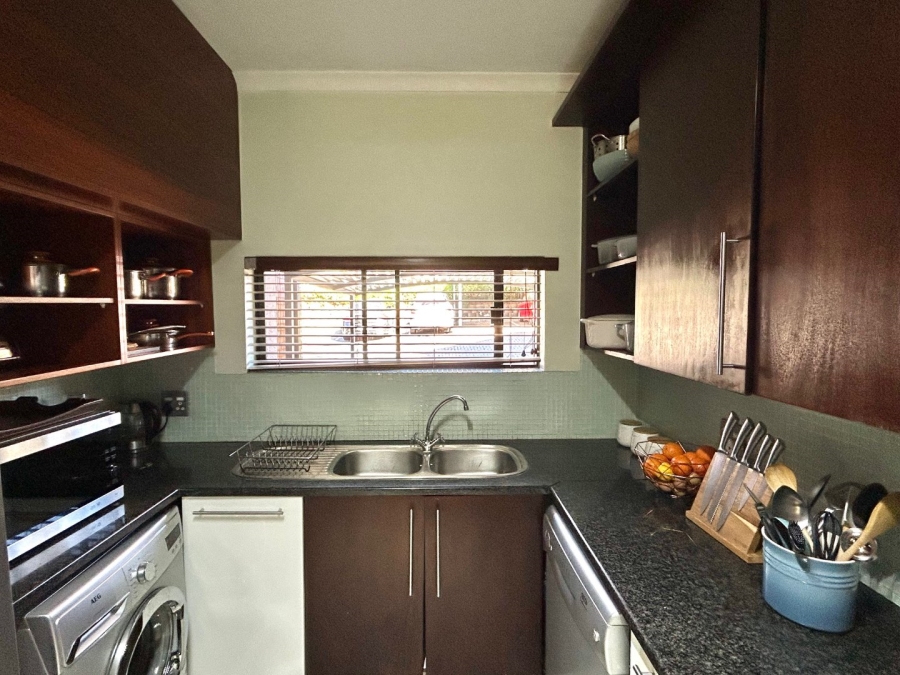 2 Bedroom Property for Sale in Atholl Gardens Gauteng
