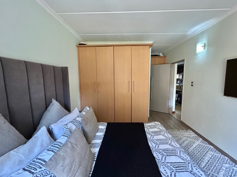 2 Bedroom Property for Sale in Atholl Gardens Gauteng