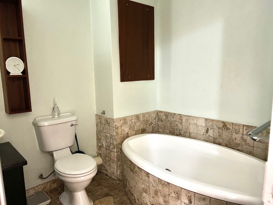 2 Bedroom Property for Sale in Atholl Gardens Gauteng