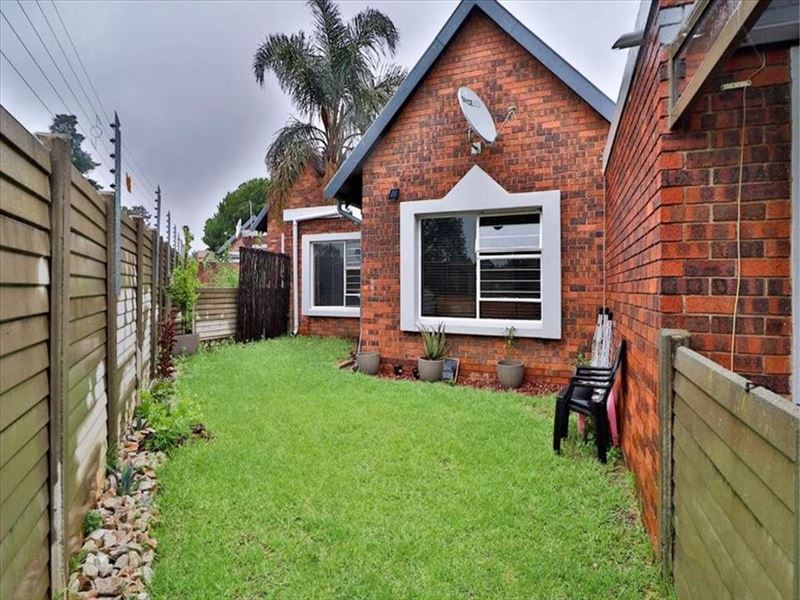 2 Bedroom Property for Sale in Glen Marais Gauteng
