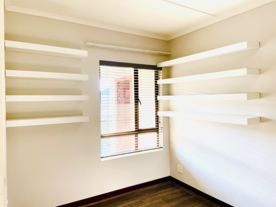 2 Bedroom Property for Sale in Noordwyk Gauteng