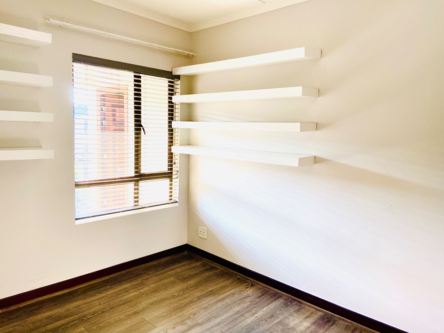 2 Bedroom Property for Sale in Noordwyk Gauteng