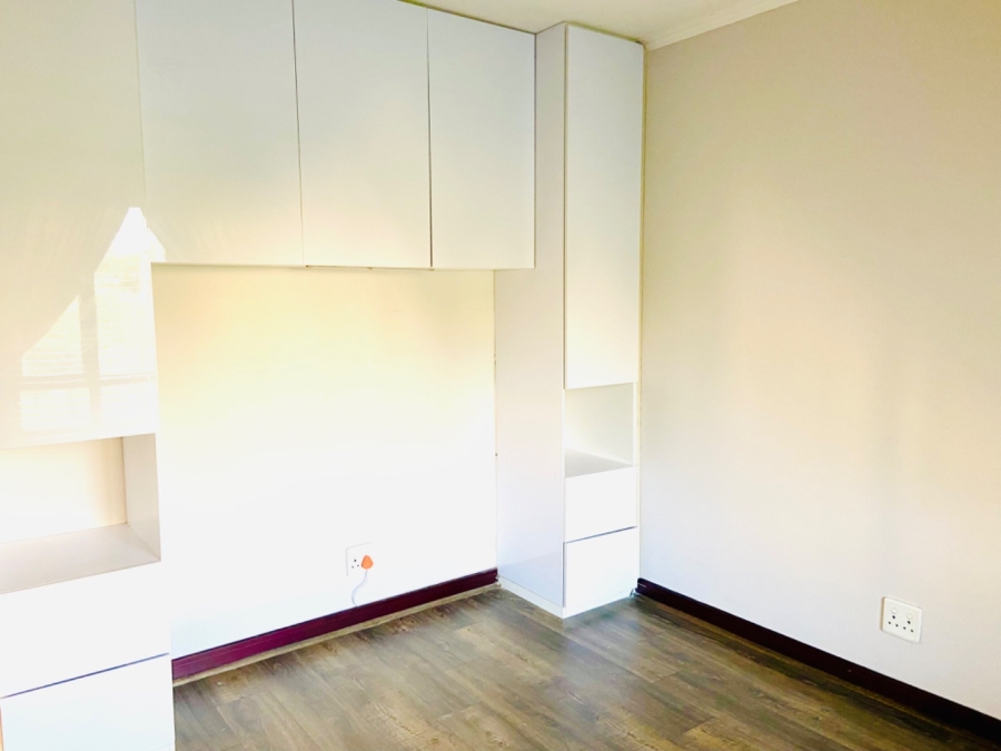 2 Bedroom Property for Sale in Noordwyk Gauteng