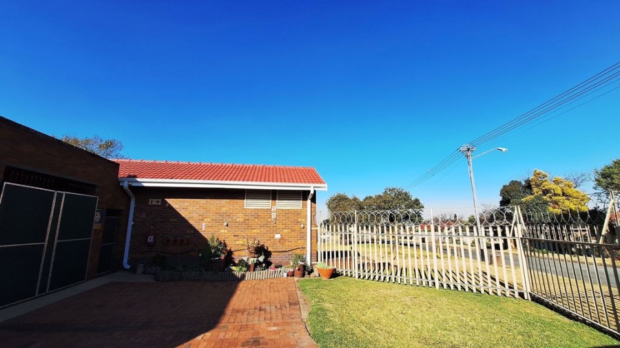 3 Bedroom Property for Sale in Barvallen Gauteng
