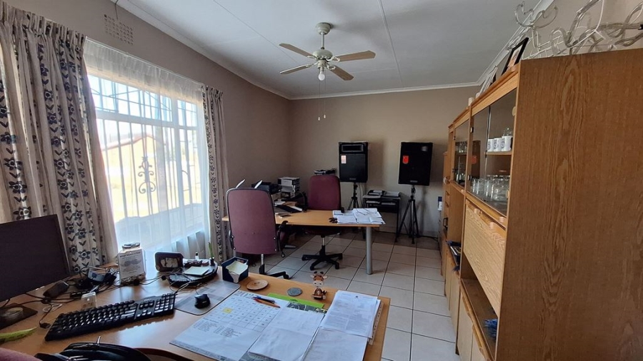 3 Bedroom Property for Sale in Barvallen Gauteng