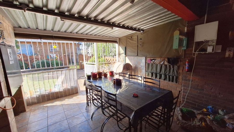 3 Bedroom Property for Sale in Barvallen Gauteng
