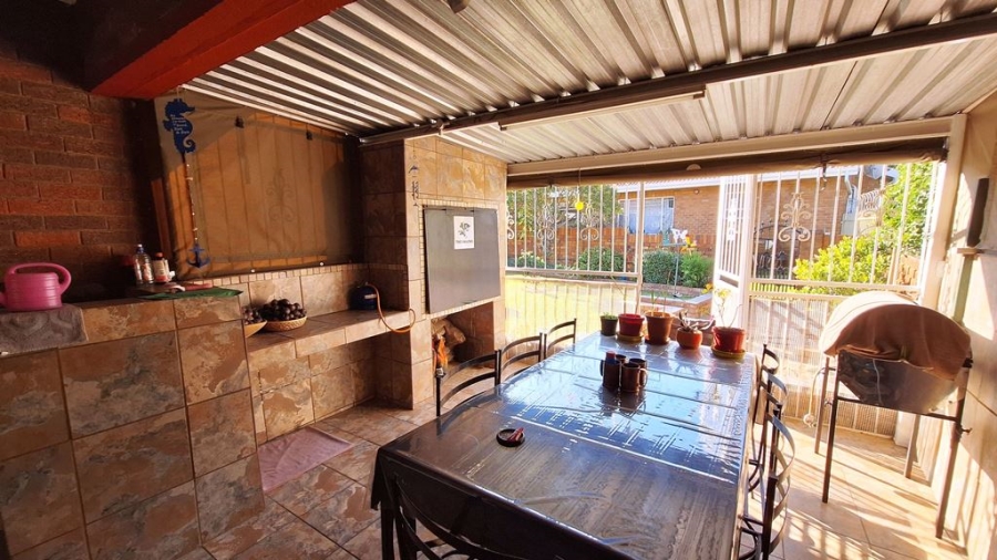 3 Bedroom Property for Sale in Barvallen Gauteng