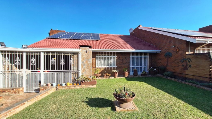 3 Bedroom Property for Sale in Barvallen Gauteng