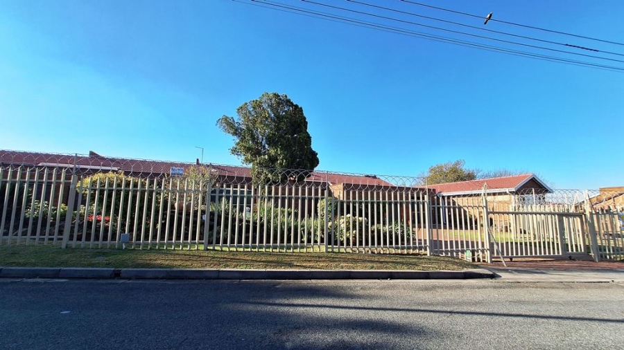 3 Bedroom Property for Sale in Barvallen Gauteng