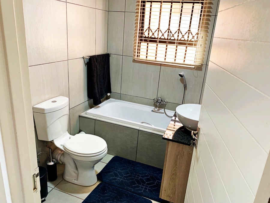3 Bedroom Property for Sale in Brentwood Park AH Gauteng