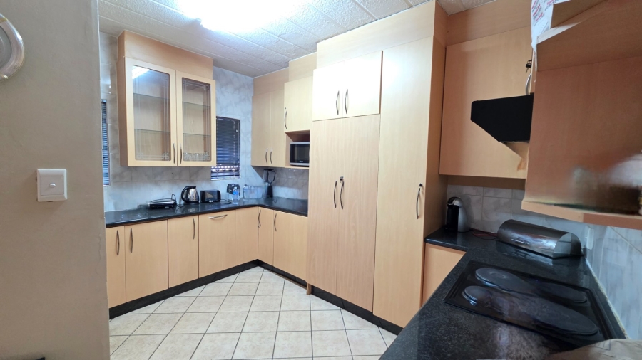 To Let 3 Bedroom Property for Rent in Eldoglen Gauteng