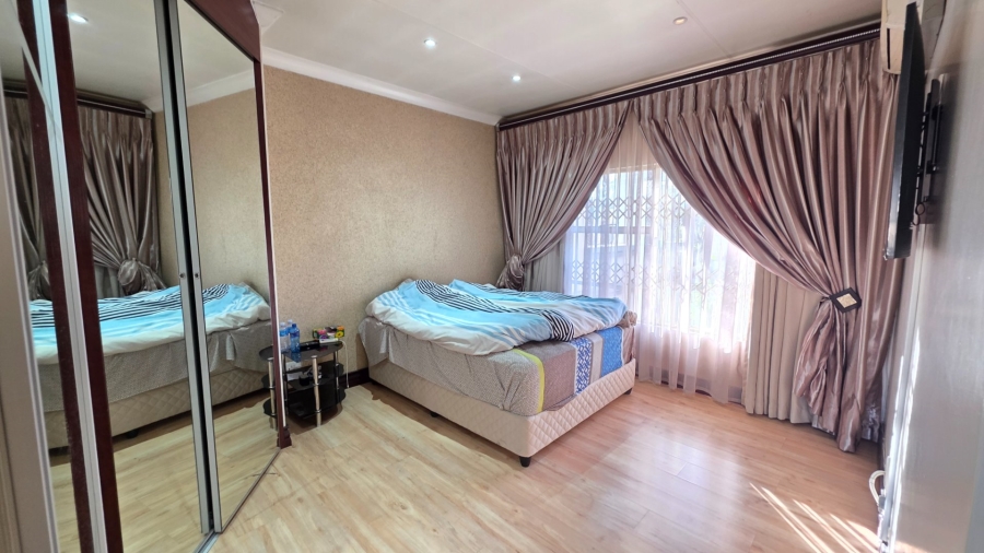 To Let 3 Bedroom Property for Rent in Eldoglen Gauteng