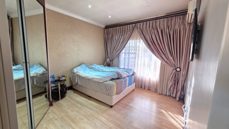 To Let 3 Bedroom Property for Rent in Eldoglen Gauteng