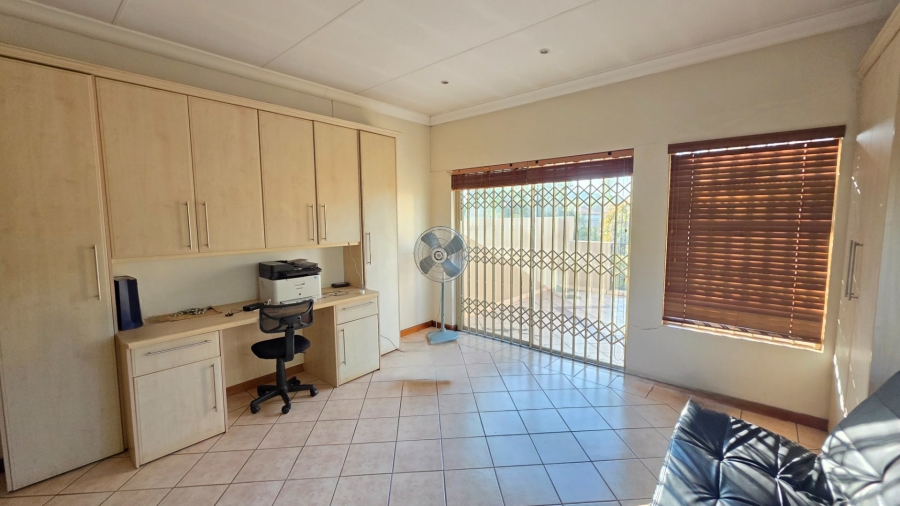 To Let 3 Bedroom Property for Rent in Eldoglen Gauteng