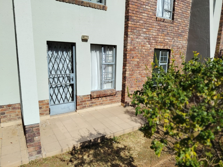 To Let 2 Bedroom Property for Rent in Rooihuiskraal North Gauteng