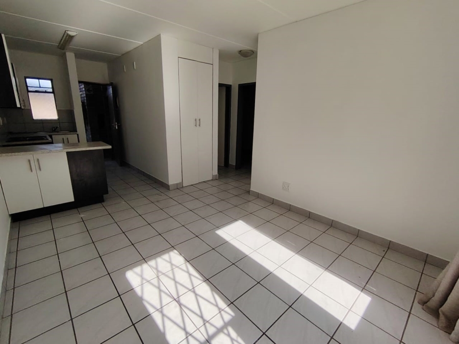 To Let 2 Bedroom Property for Rent in Rooihuiskraal North Gauteng