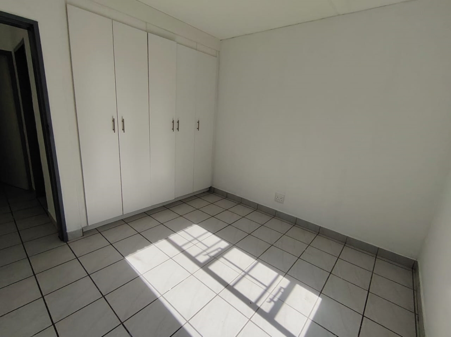 To Let 2 Bedroom Property for Rent in Rooihuiskraal North Gauteng
