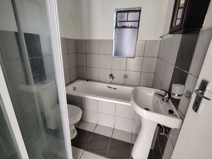 To Let 2 Bedroom Property for Rent in Rooihuiskraal North Gauteng