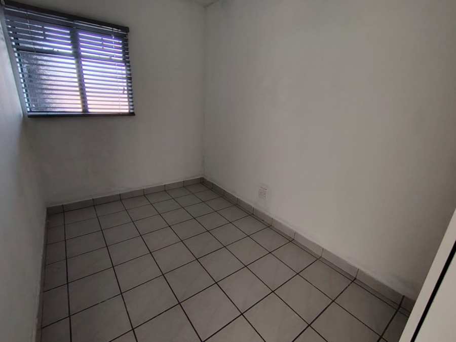 To Let 2 Bedroom Property for Rent in Rooihuiskraal North Gauteng