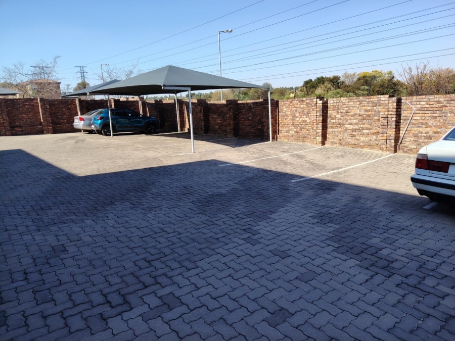 To Let 2 Bedroom Property for Rent in Rooihuiskraal North Gauteng