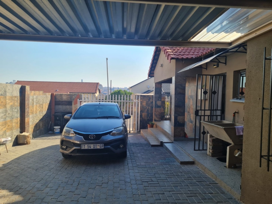 3 Bedroom Property for Sale in Ormonde Gauteng