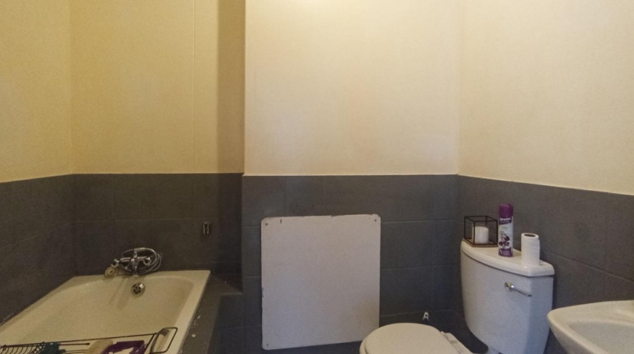 2 Bedroom Property for Sale in Zwartkop Gauteng