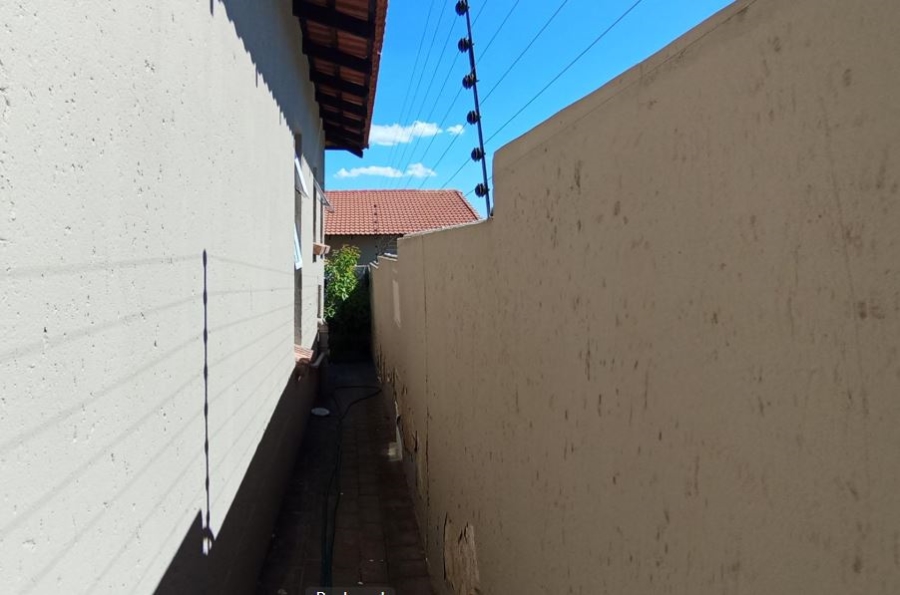 3 Bedroom Property for Sale in Vorna Valley Gauteng