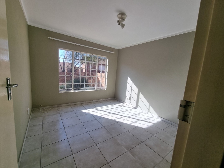 2 Bedroom Property for Sale in The Reeds Gauteng