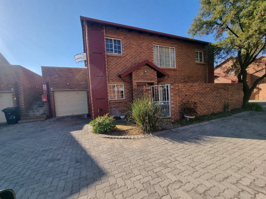 2 Bedroom Property for Sale in The Reeds Gauteng