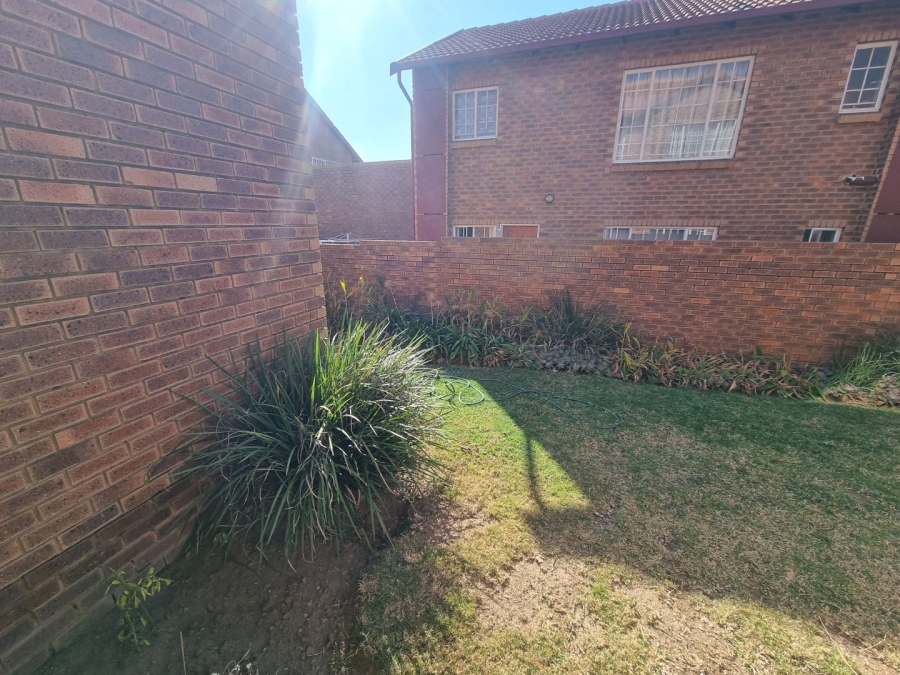 2 Bedroom Property for Sale in The Reeds Gauteng