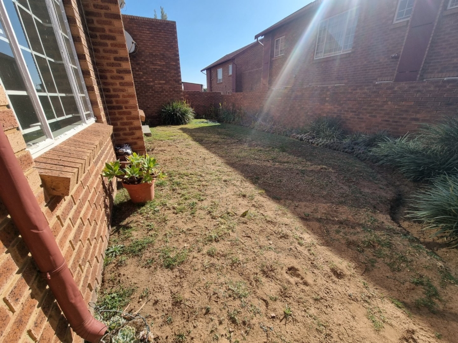 2 Bedroom Property for Sale in The Reeds Gauteng